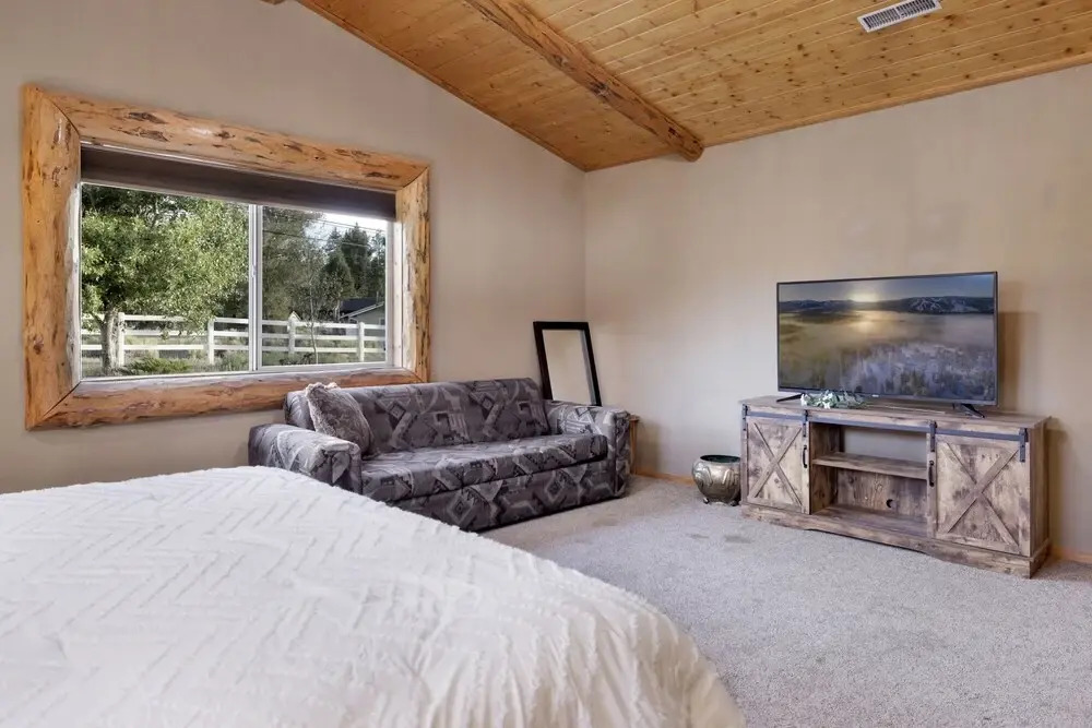 2130-bear City Ranch 4 Bedroom Home by Redawning