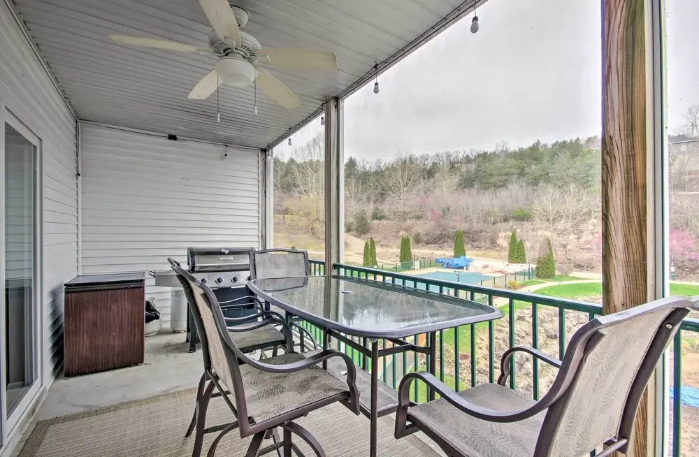 Lake-view Patio, Pool Table! Camdenton Family Unit