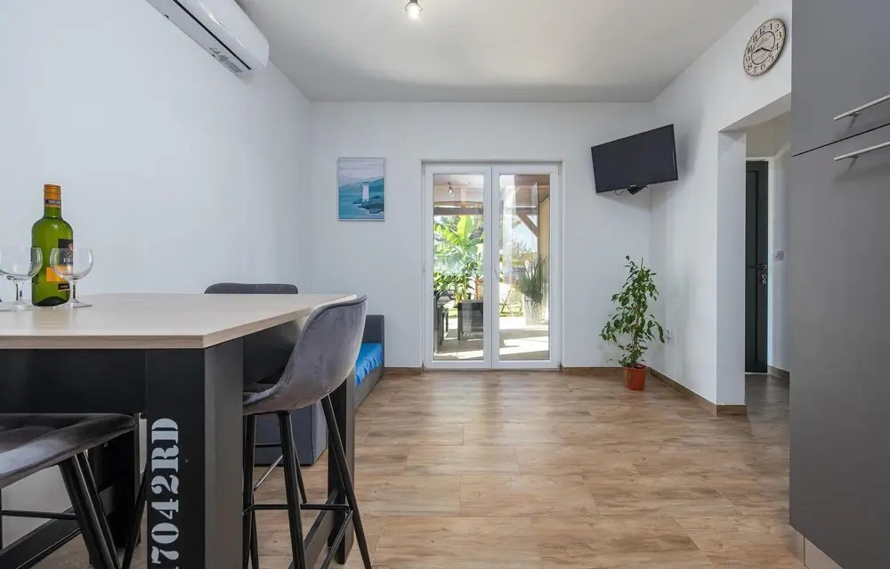 Beautiful Apartment in Turanj With Wifi and 1 Bedrooms