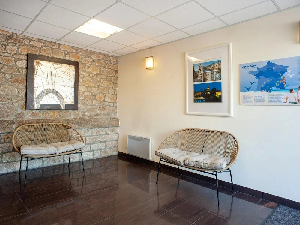 Dinan Stay With Free Parking