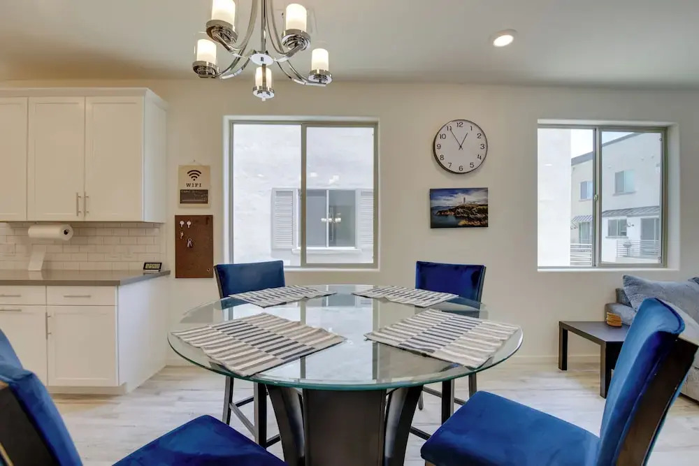 1 Mi to Intel Campus! Chandler Townhome w/ Pools