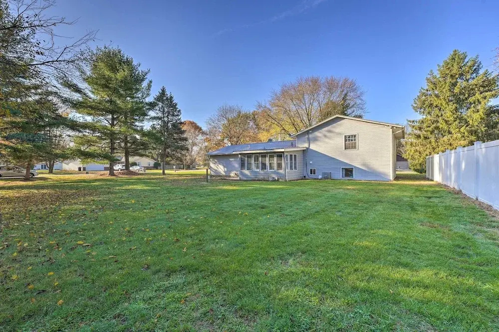 Hedge House: Just 4 miles to Notre Dame