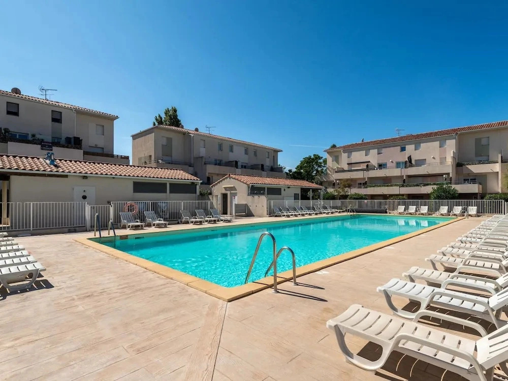 Coastal Stay for 4 With Air-conditioning