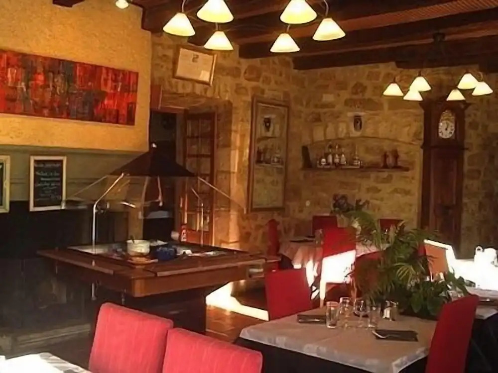 Logis Hotels- Auberge de la Tour - Hôtel et restaurant