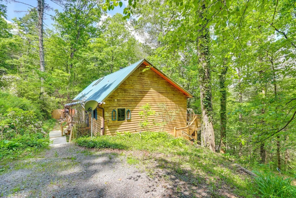 Secluded Mountain Escape w/ Game Room & Fire Pit!