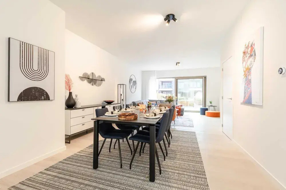 New Holiday Home With Parking Near the Beach