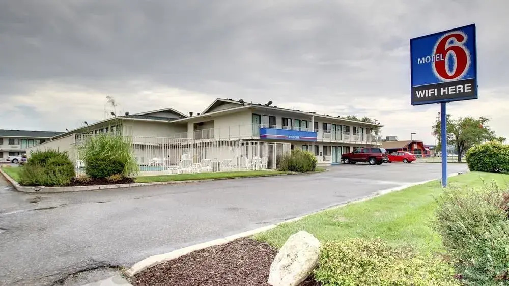 Motel 6 Manhattan Kansas