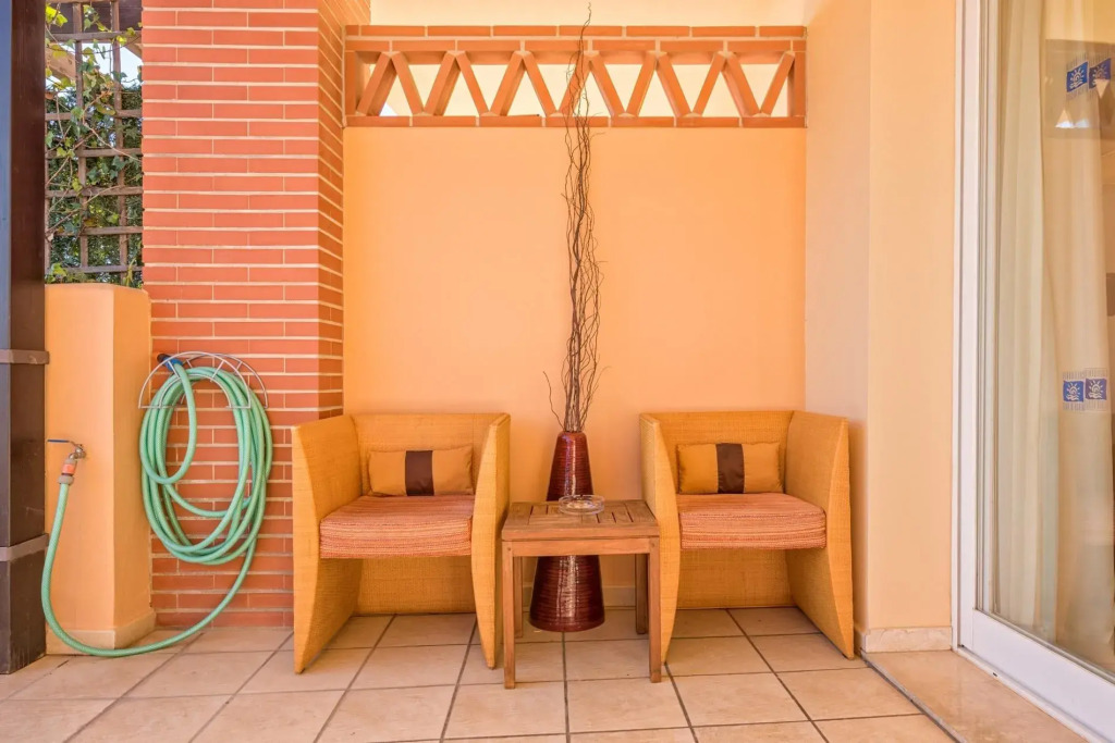 Malibu 6 -lux. 2BR Sea View Condo in Club la Costa