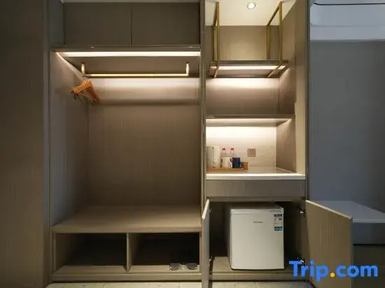 SOLO E-Sports Hotel (Yinzhou Baolong Flagship Store)