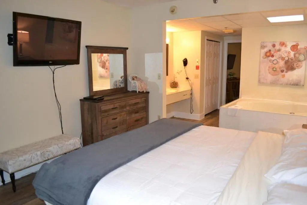 River Place Condos 609 1BD, 2 Bath