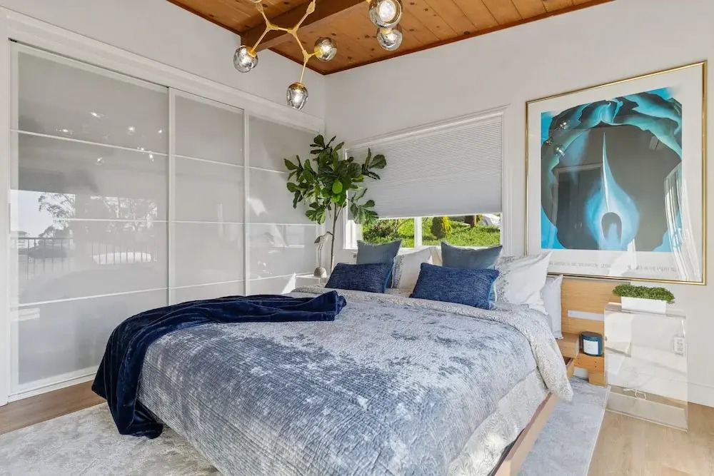 180-Degree Ocean Views Deck + Hillside