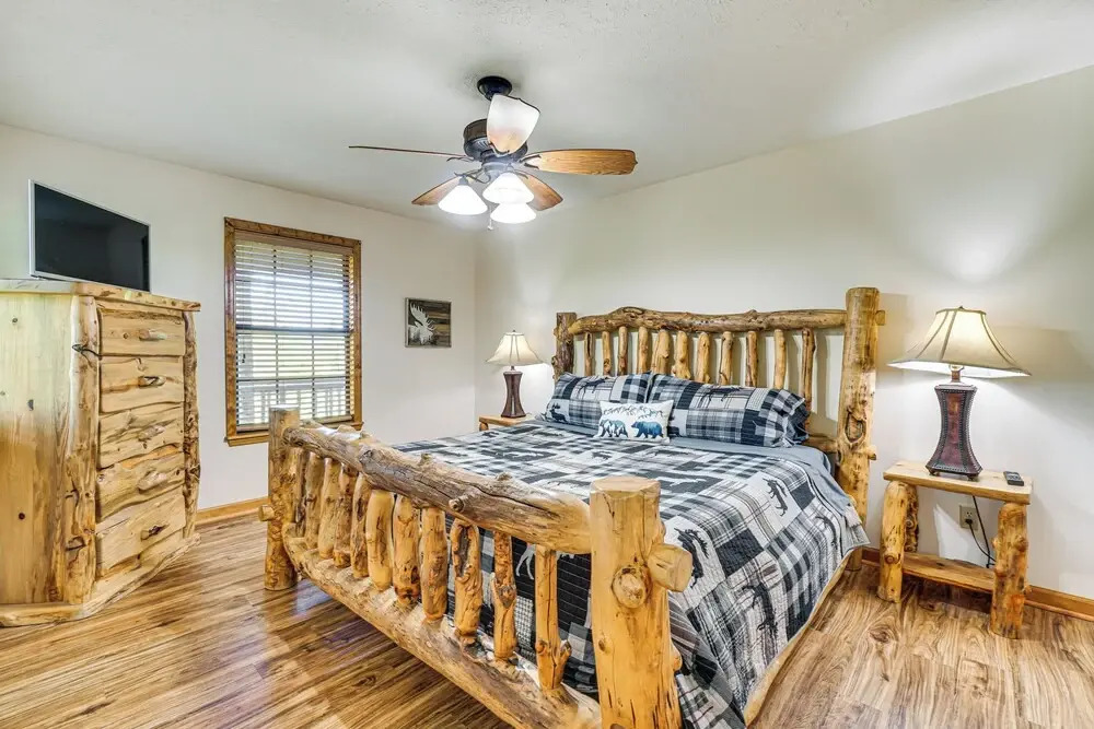 Hot Tub & Deck: Woodsy Sevierville Cabin