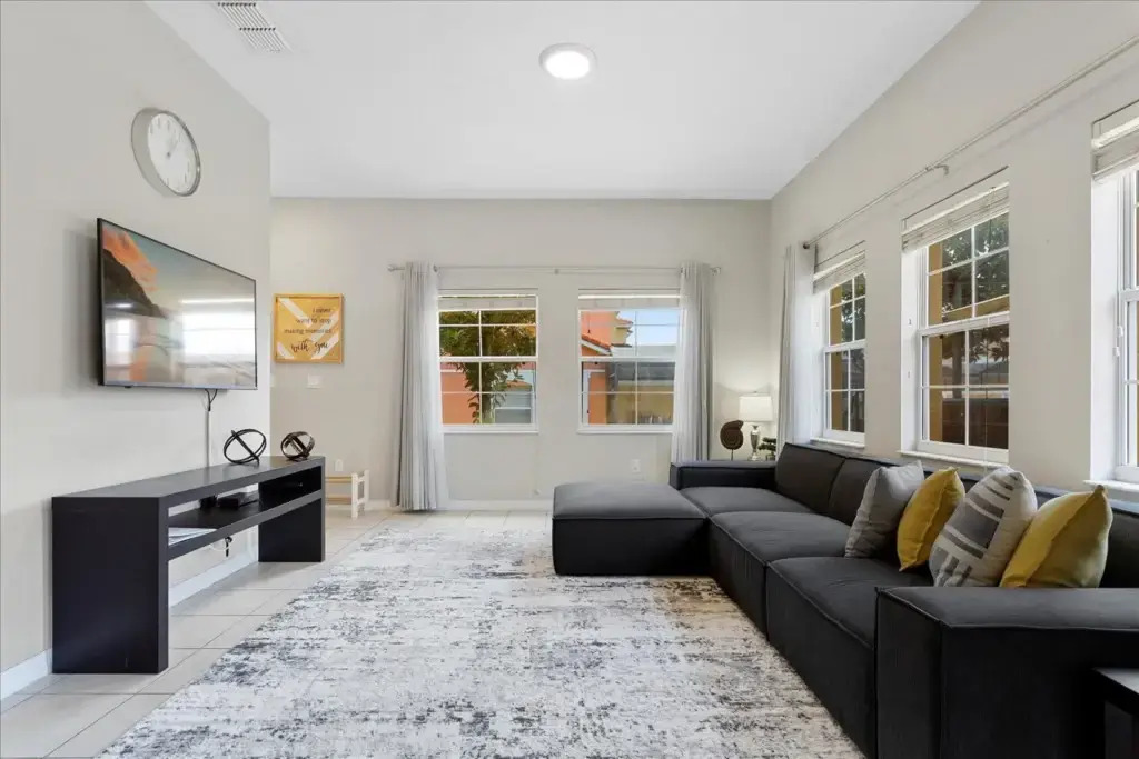 4 Bedrooms 3 Bathrooms Encantada 8549 Bl