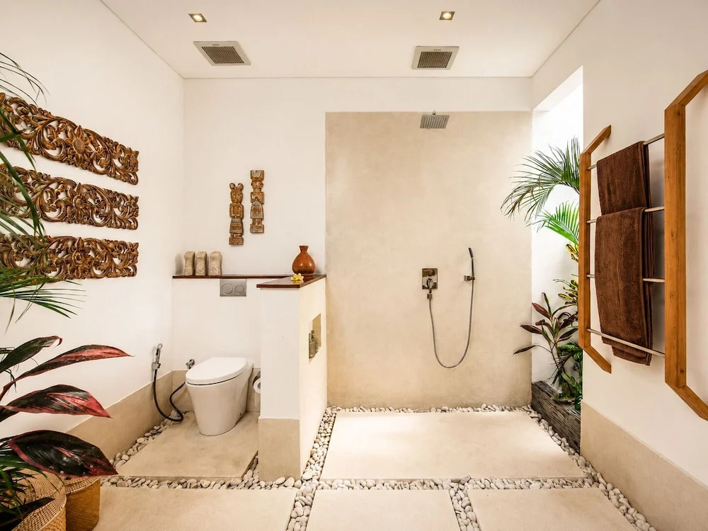 Dreamy 5BR Haven, 200m to Berawas Blissful Beach