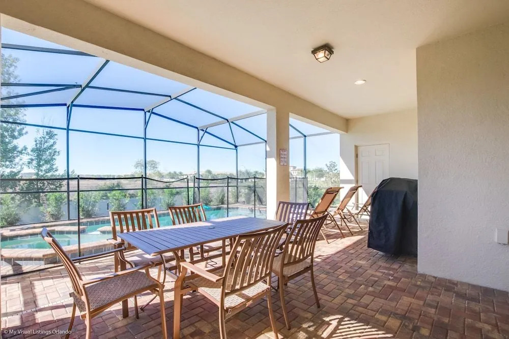Lima Avenue Villa Windsor At Westside 2