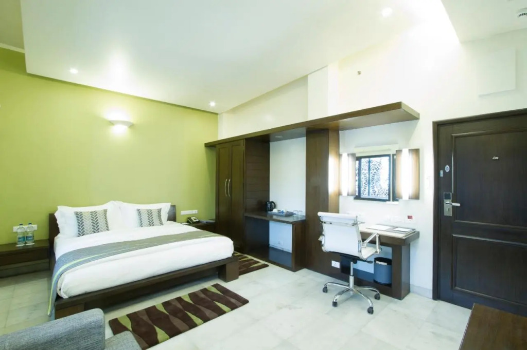 Leisure Inn Grand Chanakya