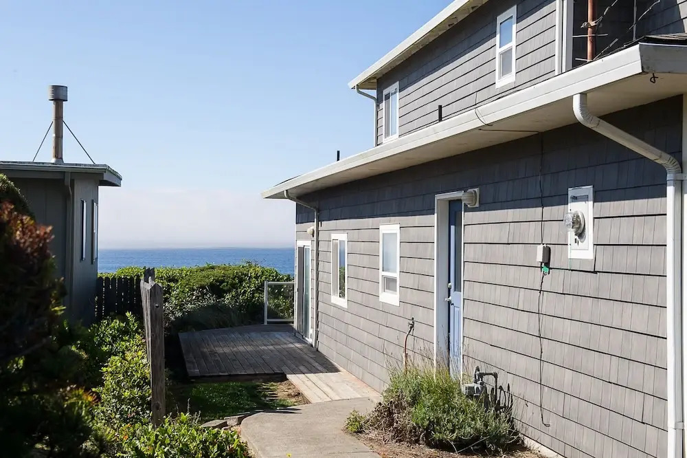 Roads End Light 4 Br home by RedAwning