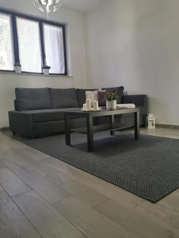 Greys Apartment