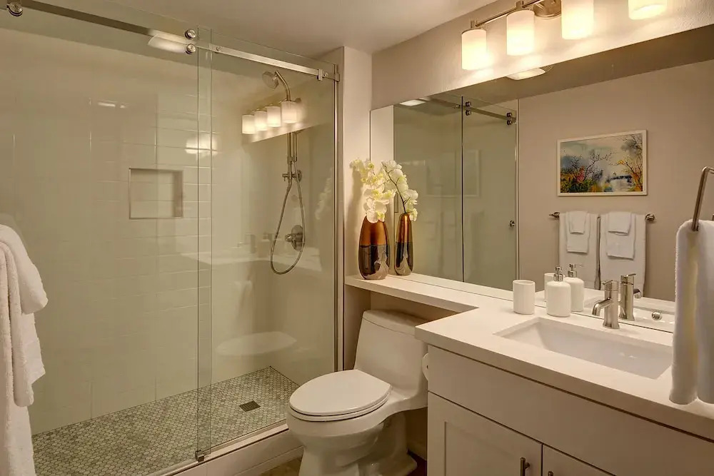 Newmark Seattle Luxury Retreat - One Bedroom Apartment with Balcony
