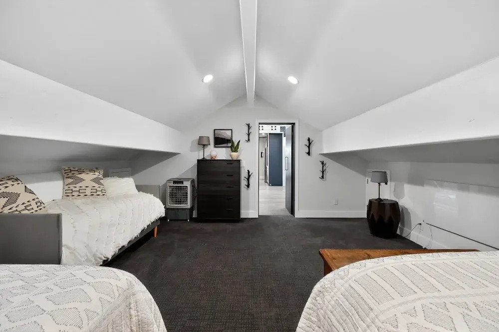 Sierra Sanctuary With Hot Tub 5 Bedroom Home