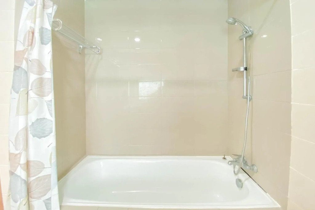 Apt Pejaten Park 2 BR Luas dgn Swim Pool & Netflix