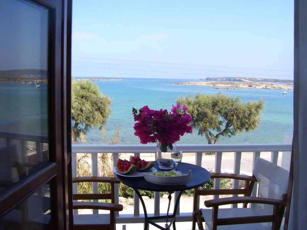 Roussos Beach Hotel