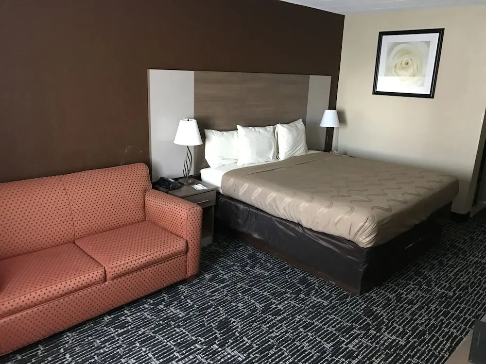 Econo Lodge Near Pimlico Racetrack
