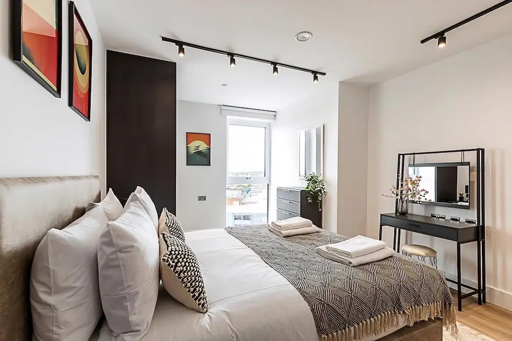 Contemporary Two Bedroom Apartment