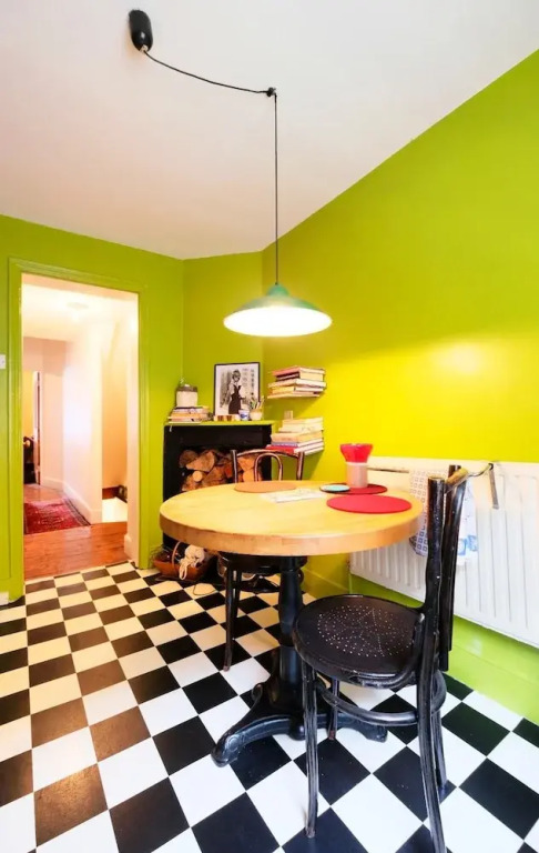 Lovely & Central Garden Flat in Victoria