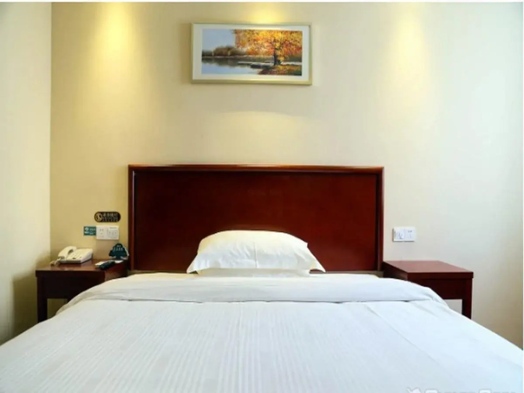 GreenTree Inn JiangSu WuXi BinHu HuiHe Road XiHui Garden Express Hotel