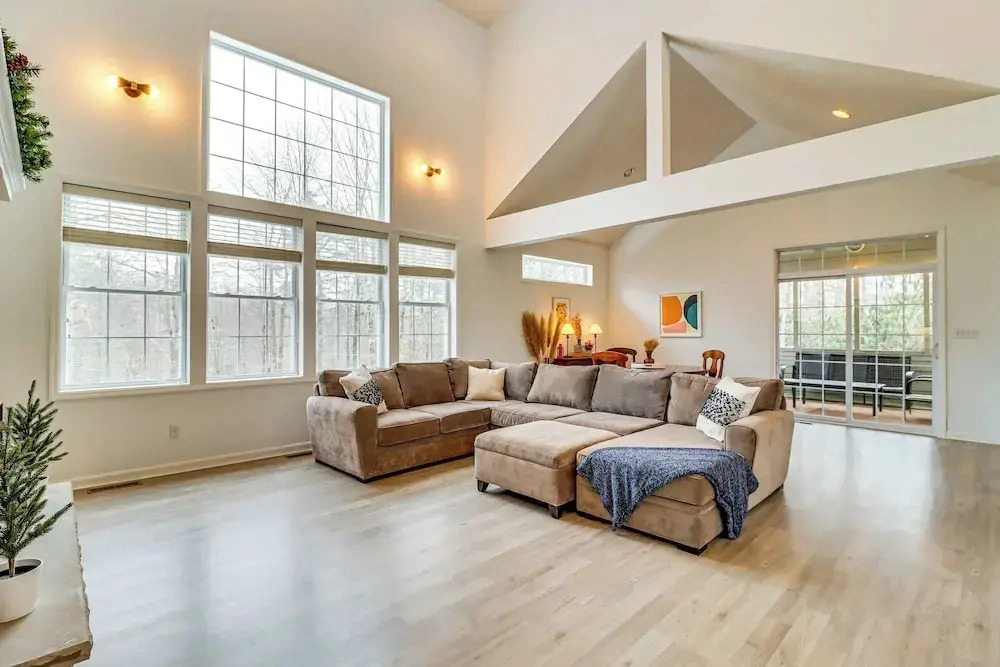Screened Porch + Fire Pit: Spacious Pocono Retreat