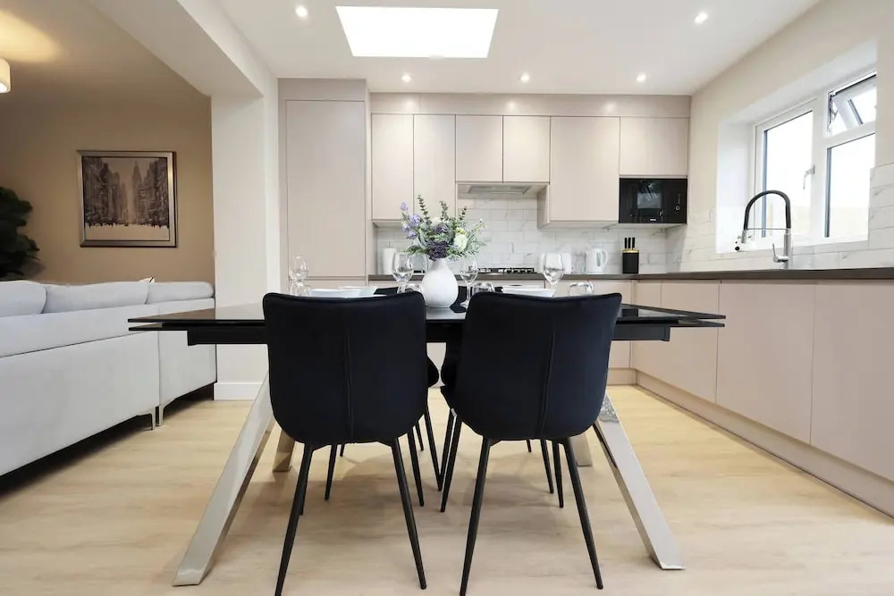 Modern 5BR Home new