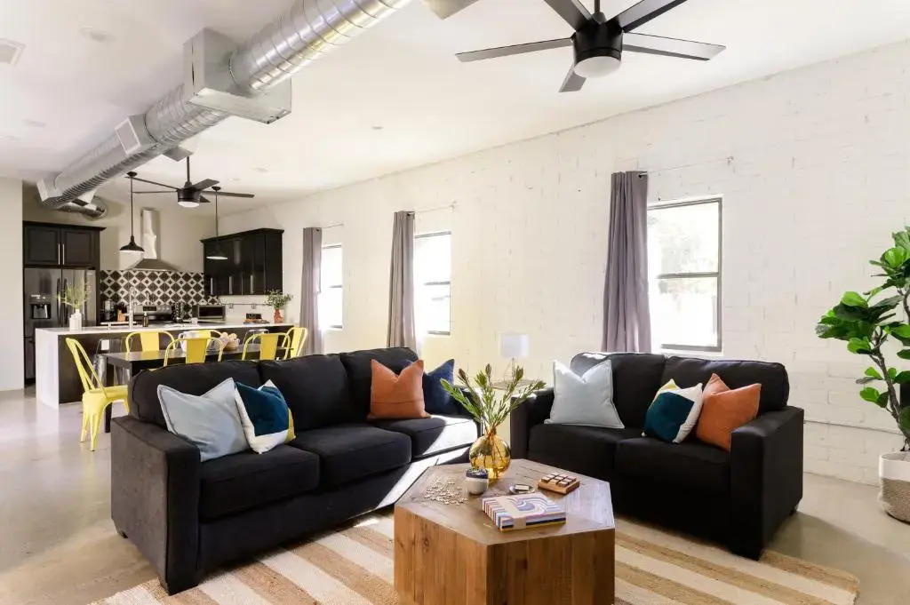 Luna Stellar by AvantStay Modern Artists Loft Buyout w 10 BRs Patio Billiards