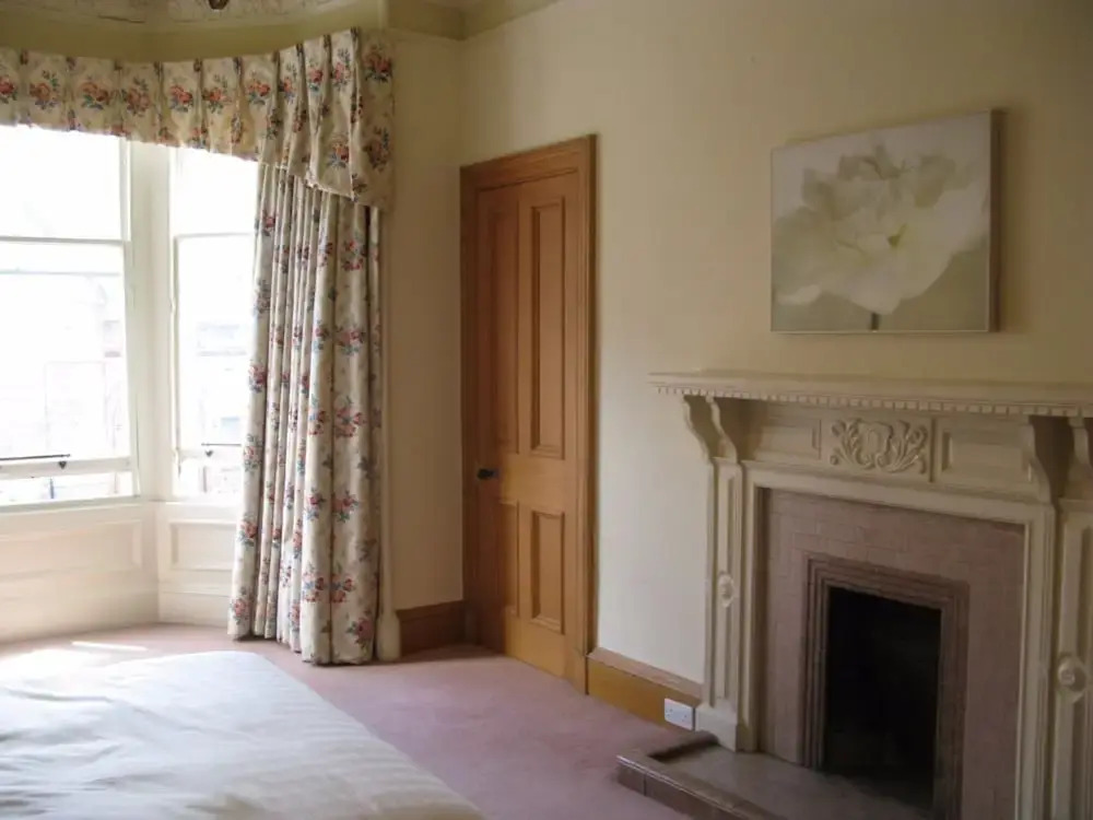 3 Bedroom Flat Near The Meadows Sleeps 6
