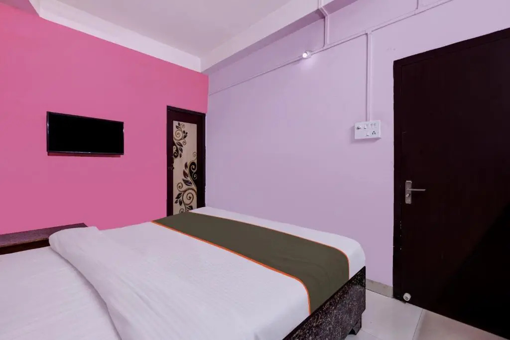 Sawkmie Hotel
