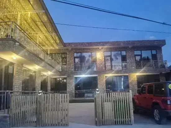 Nalati Two smaller resident homestays