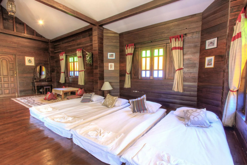 Baankeaw Huenkwan Boutique Hotel