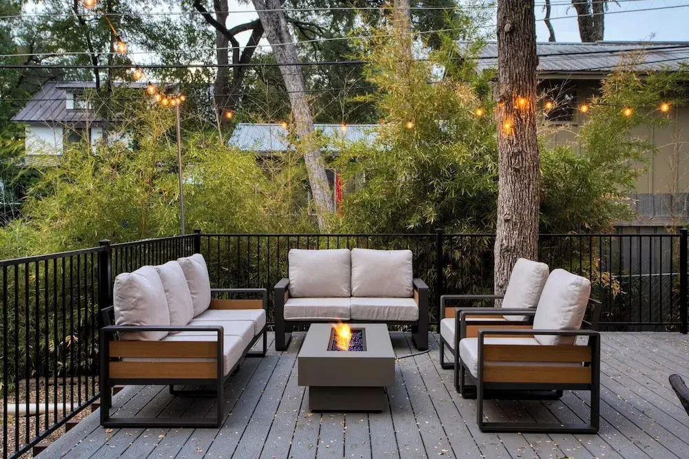 Sleeps 18! Game Room, Deck w/ Firepit, 5bdr, Casita Cedar & Stone by Avantstay