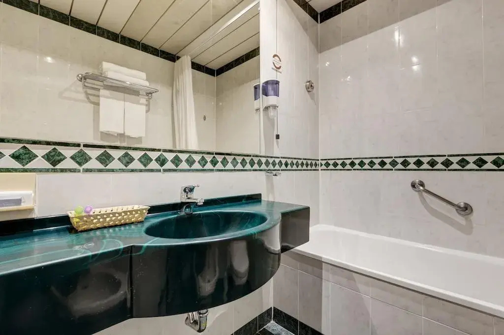Aris Garden Hotel