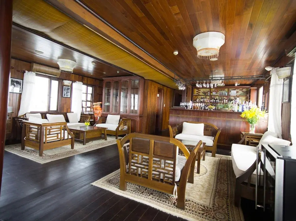 Garden Bay Premium Cruise