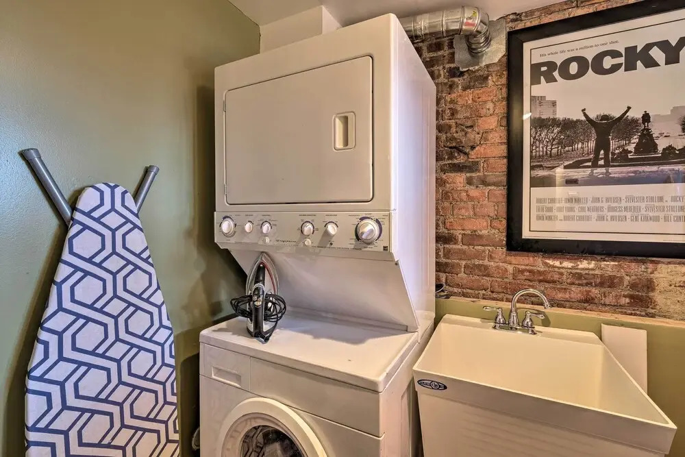 Charming Apt W/patio: Walk to Downtown Albany