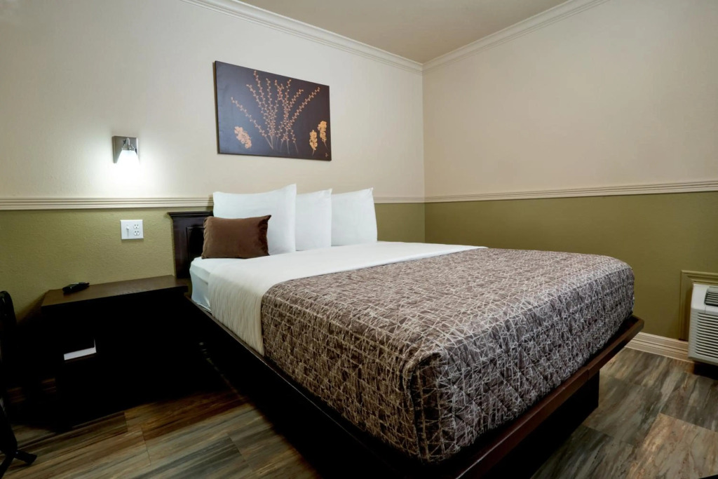 Family Garden Inn & Suites