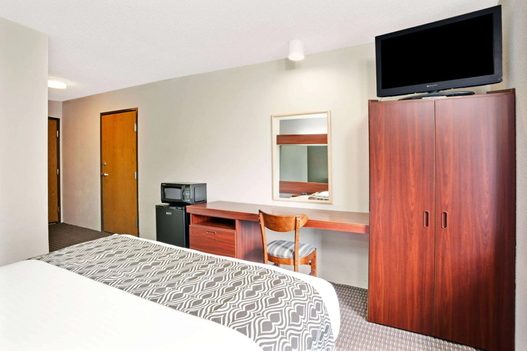 Microtel Inn & Suites by Wyndham Detroit Roseville