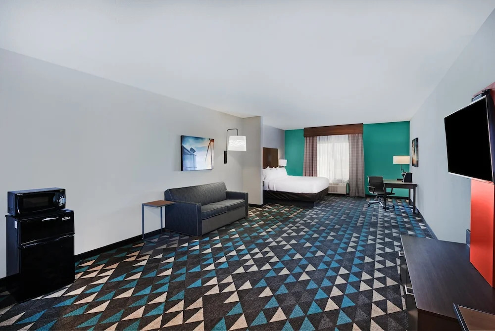 Holiday Inn Express & Suites Perryton
