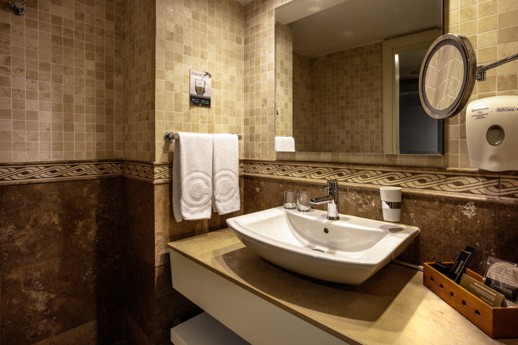 Charisma De Luxe Hotel