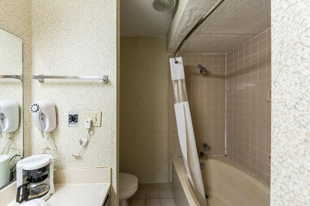 Rodeway Inn & Suites