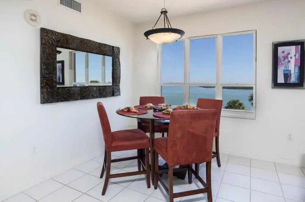 Island Beach Club 304, 2 Bedrooms, Pool, Elevator, WiFi, Sleeps 6, Bay view