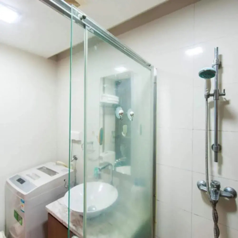 Big Hero Apartment Hotel (Shenzhen Futian Port)