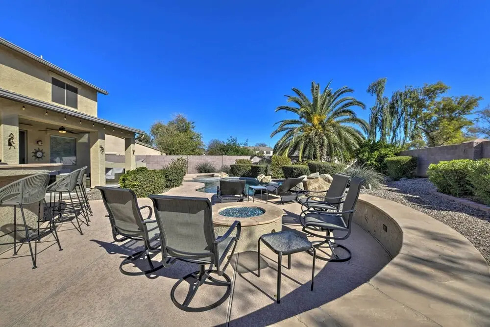 Private Pool & Hot Tub: Southeast Gilbert Home
