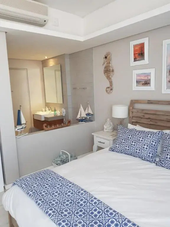 Harbour Bridge Suite 220